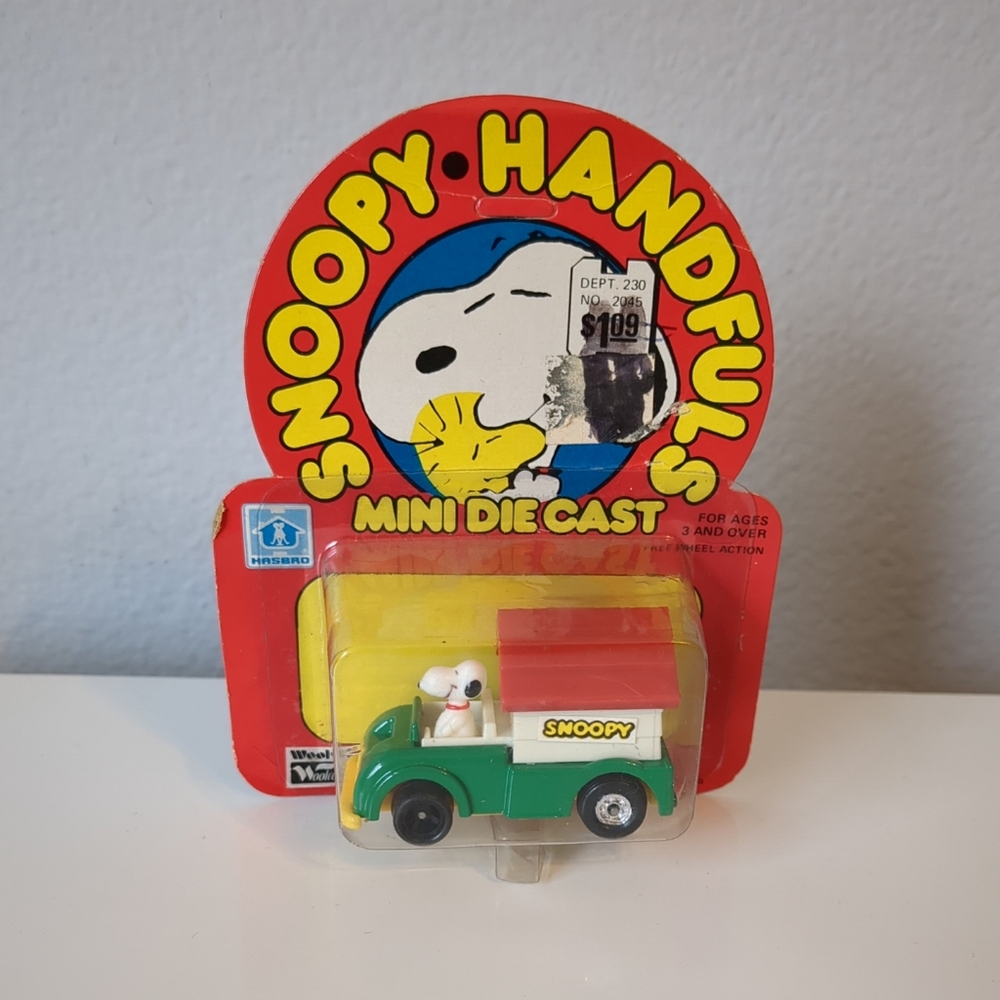 Vintage 1958 snoopy die cast truck with doghouse - Picture 2 of 3